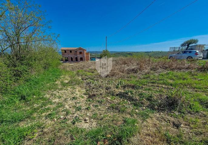 Buje, okolica. Prostrano zemljište sa panoramskim pogledom!