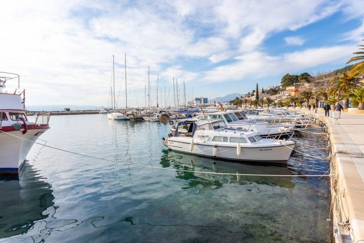 Baška Voda, kuća na osami  s  bazenom 