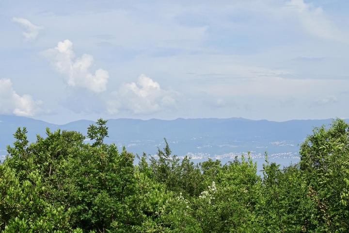 Kostrena, Dujmići, građevinski teren pravilnog oblika od 980m2 s pogledom na more