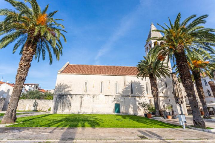 Trogir, Seget Donji, građevinsko zemljište s odličnim uvjetima gradnje, 2. 800 m2