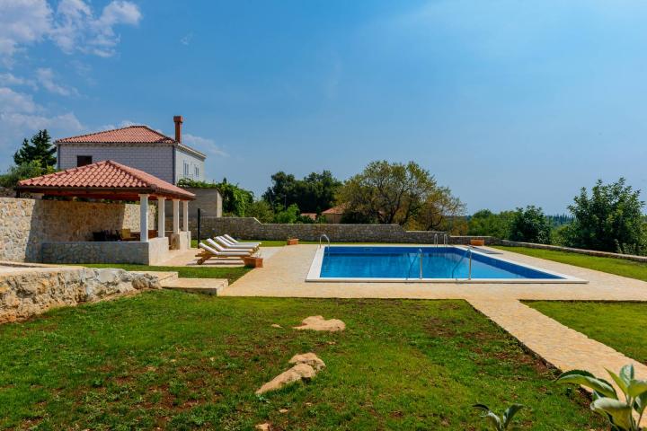 Konavle, Kamena vila s bazenom 310 m2