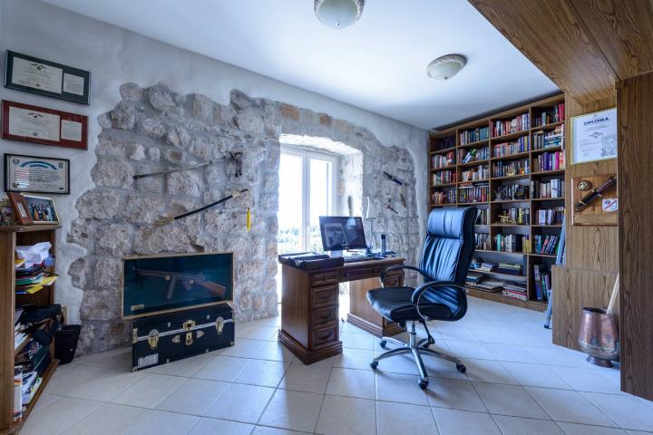 Konavle, Kamena vila s bazenom 310 m2