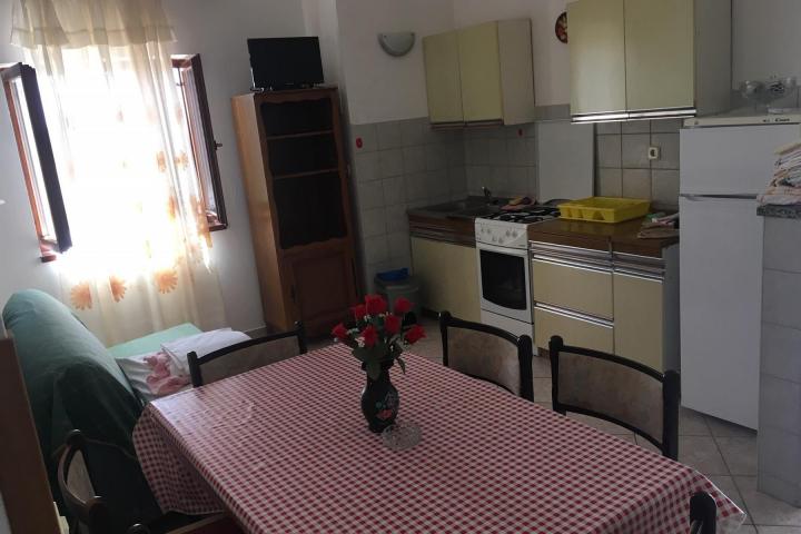 Istra, Premantura, dvosoban stan G na prvom katu  vrtom NKP 42, 30 m2 