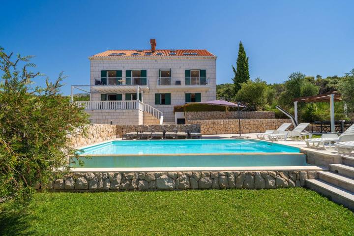 Cavtat, Kamena vila s bazenom 430m2