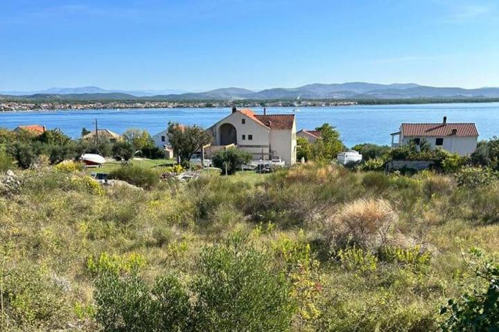 Vodice, Prvić Šepurine, atraktivno građevinsko zemljište površine 1. 542 m2