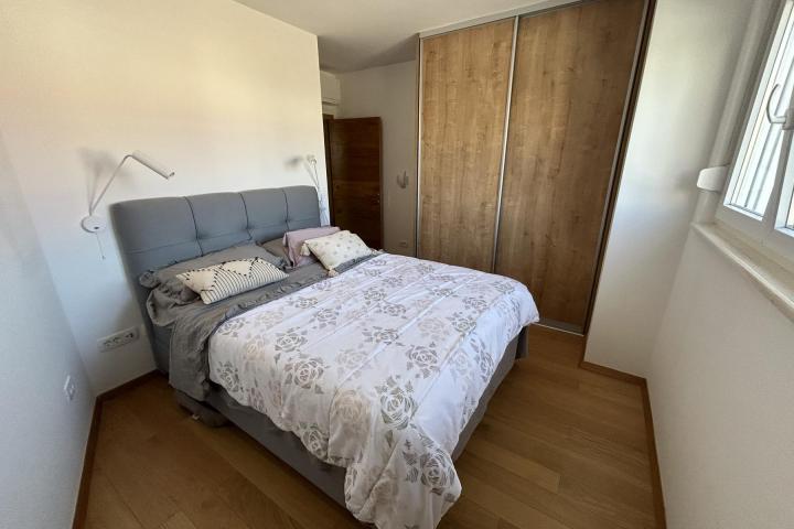 Zadar, Borik, luksuzni trosoban stan za dugoročni najam na izvrsnoj lokaciji, NKP 103, 30 m2