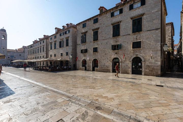 Dubrovnik - Stari Grad, kamena kuća s vrtom