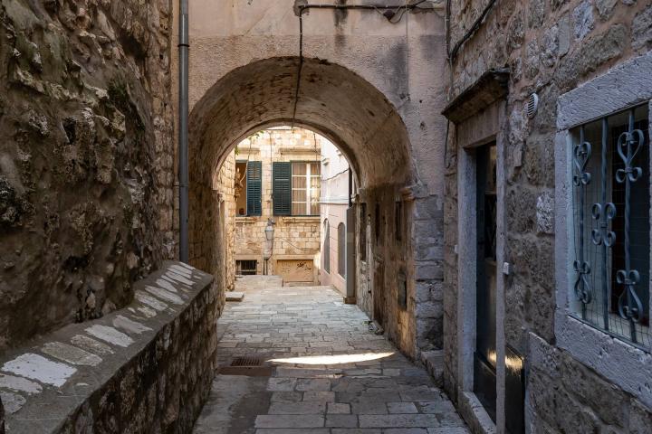 Dubrovnik - Stari Grad, kamena kuća s vrtom