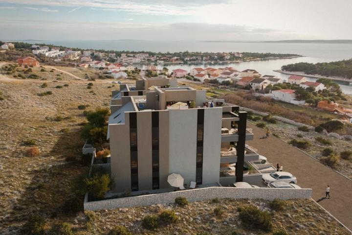 Pag, Šimuni, dvosoban stan NKP 116, 63 m2 u prizemlju moderne zgrade 