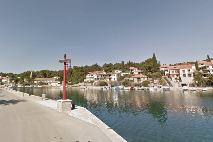 Hvar samostojeća kuća, vrt i okućnica 100 m od mora