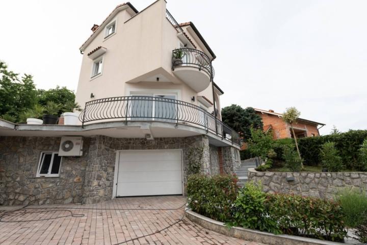 Opatija, Matulji, predivna moderna villa 400 m2 s bazenom 