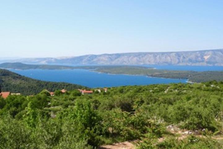 Stari Grad, Selca, građevinsko zemljište, s prekrasnim pogledom na more