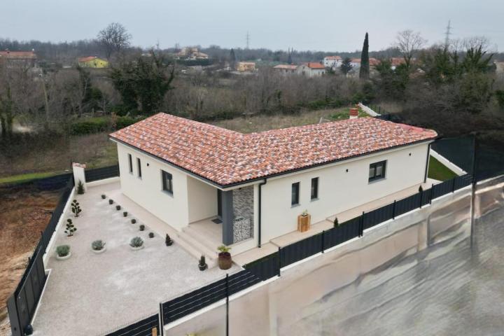 Istra, Marčana - moderna samostojeća prizemnica s bazenom 24 m2, 154 m2