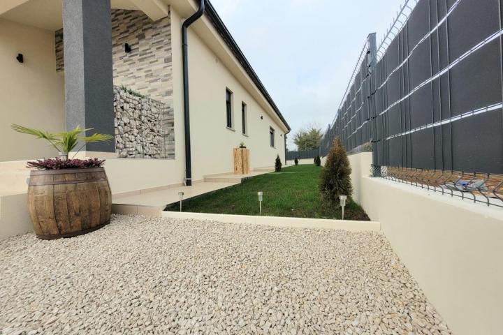 Istra, Marčana - moderna samostojeća prizemnica s bazenom 24 m2, 154 m2