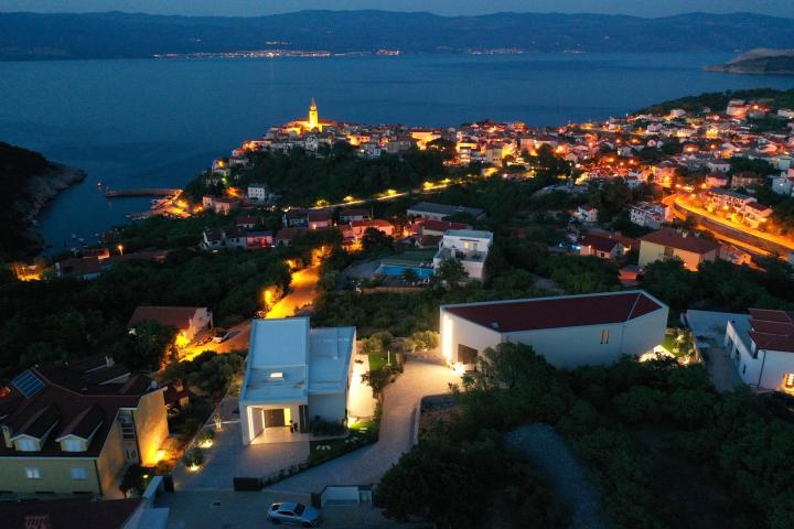 Krk, Vrbnik, jedinstvena villa 240 m2 na zemljištu 800 m2