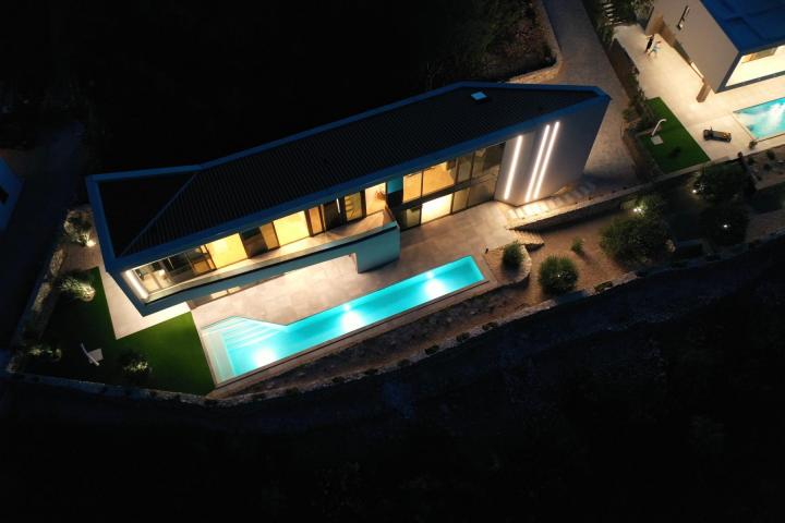 Krk, Vrbnik, jedinstvena villa 240 m2 na zemljištu 800 m2