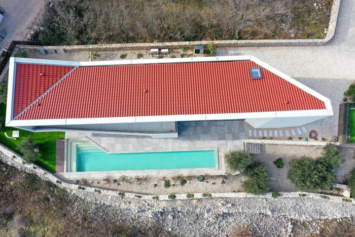 Krk, Vrbnik, jedinstvena villa 240 m2 na zemljištu 800 m2