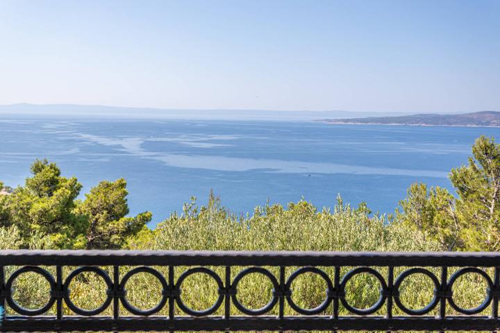 Brela prekrasna kuća s bazenom i panoramskim pogledom