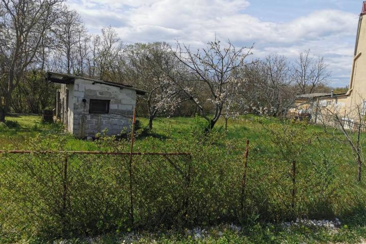 Loborika, lijepa građevinska parcela pravilnog oblika NKP 464 m2