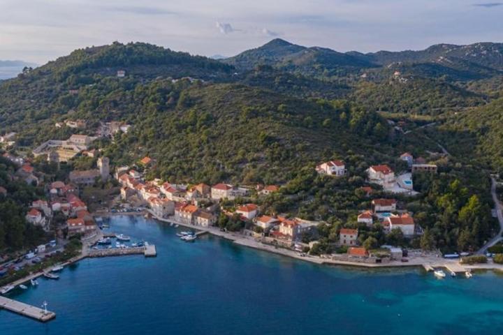 Otok Šipan, građevinsko zemljište, prvi red do mora