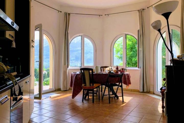 Krk, Jurandvor Baška, prekrasna villa s tri apartmana