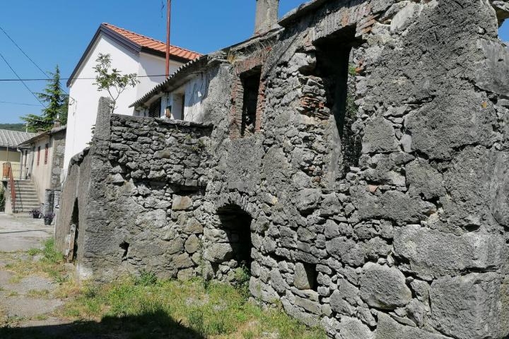 Podklilavac, Dražice, dvije starine za renovaciju