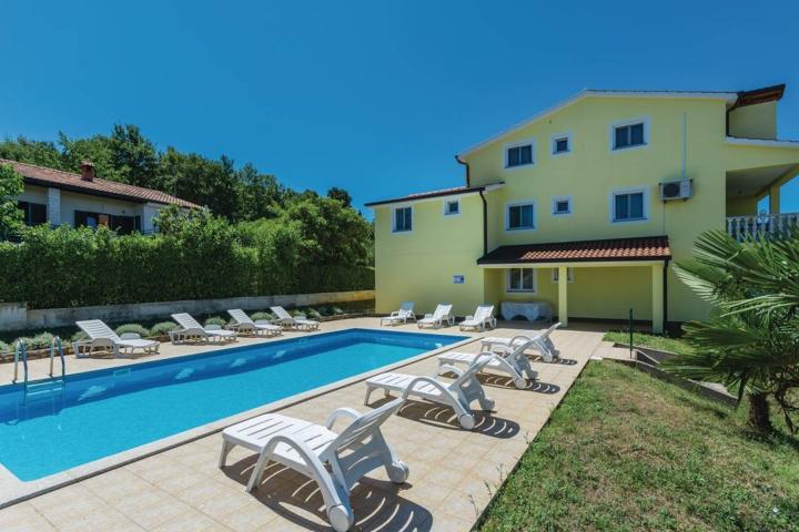 Poreč, Mugeba vila s bazenom i apartmanima