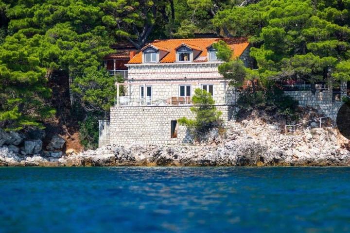 Otok Koločep (Dubrovnik), vila s ekskluzivnom pozicijom prvi red do mora 