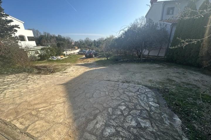 Istra, Banjole - centar mjesta, građevinsko zemljište 1000 m2 