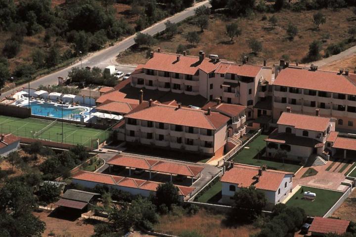 Peroj, hotel s 54 sobe i 5 apartmana, 1, 2 km od plaže, pogled na Brijunsko otočje