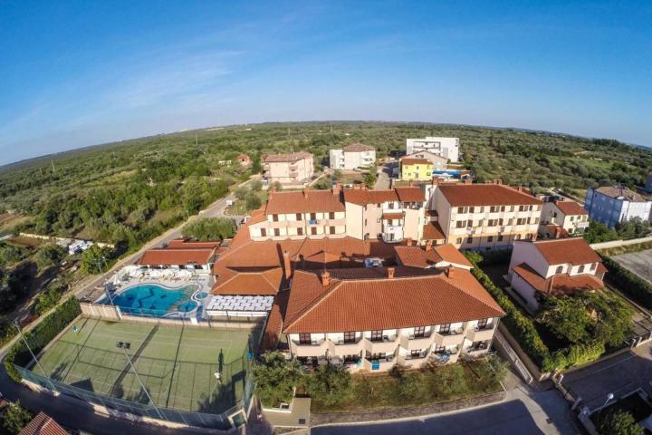 Peroj, hotel s 54 sobe i 5 apartmana, 1, 2 km od plaže, pogled na Brijunsko otočje