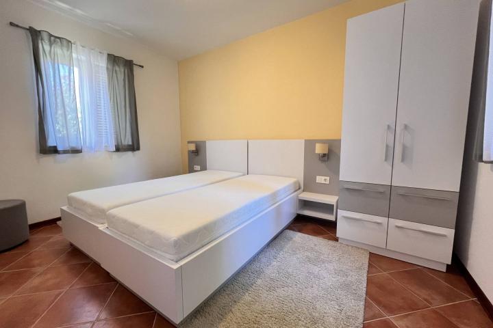 Istra, Medulin - kuća sa dva apartmana s pogledom na more, NKP 126. 30 m2 200 m od mora