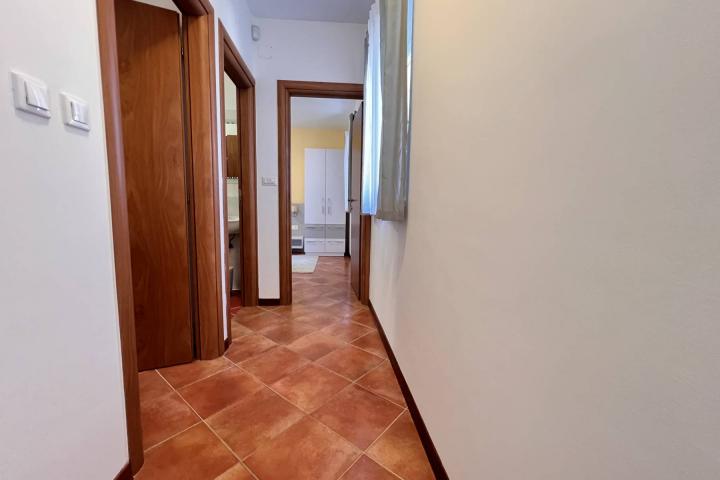 Istra, Medulin - kuća sa dva apartmana s pogledom na more, NKP 126. 30 m2 200 m od mora