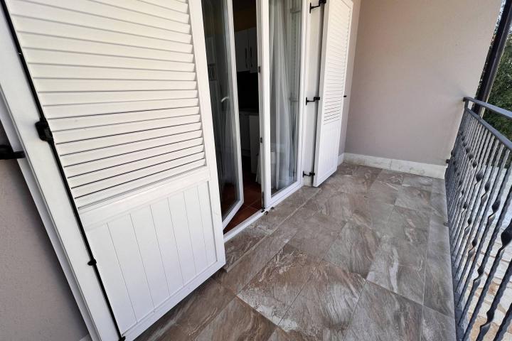 Istra, Medulin - kuća sa dva apartmana s pogledom na more, NKP 126. 30 m2 200 m od mora