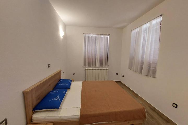 Galižana, apartmanska kuća s garažom i maslinikom