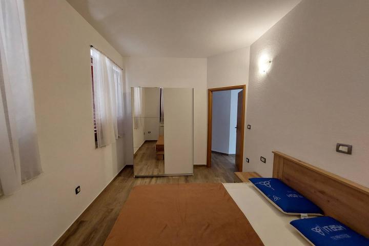 Galižana, apartmanska kuća s garažom i maslinikom