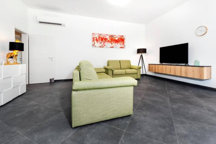 Istra, Rovinj - prekrasna moderna  nova villa NKP 139 m2 sa bazenom