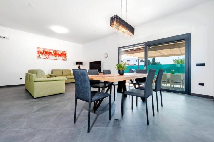 Istra, Rovinj - prekrasna moderna  nova villa NKP 139 m2 sa bazenom