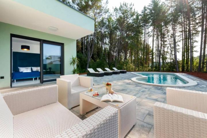 Istra, Rovinj - prekrasna moderna  nova villa NKP 139 m2 sa bazenom