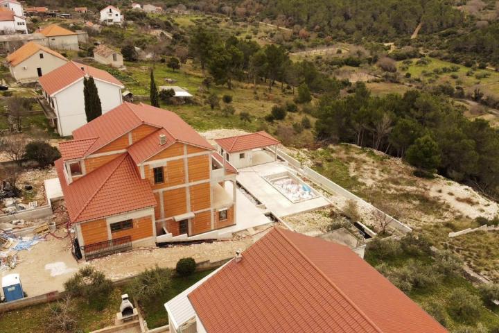 Šibenik, Vrpolje, obiteljska kuća u izgradnji 