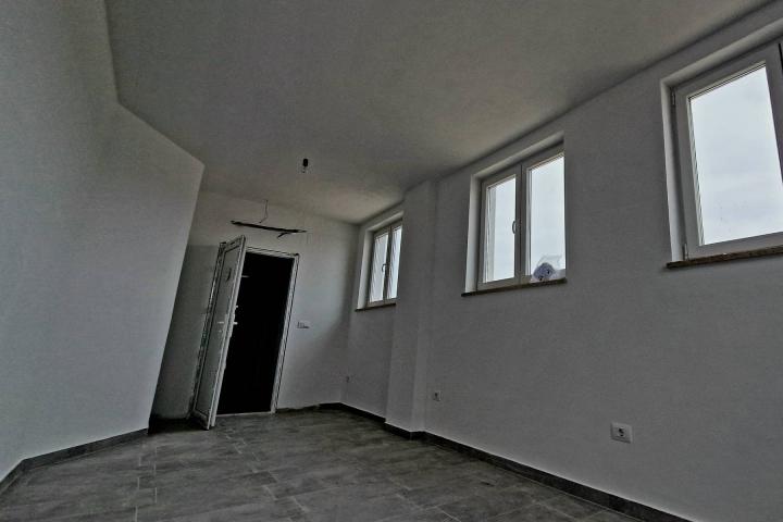 Rovinj, skladište s uredom za zakup, ukupna površina 230 m2