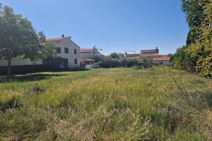 Poreč, građevinsko zemljište 1, 2 km od mora, 1028 m2