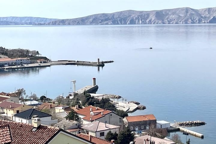 Senj, lijepi trosoban stan 64 m2, s prekrasnim pogledom na more