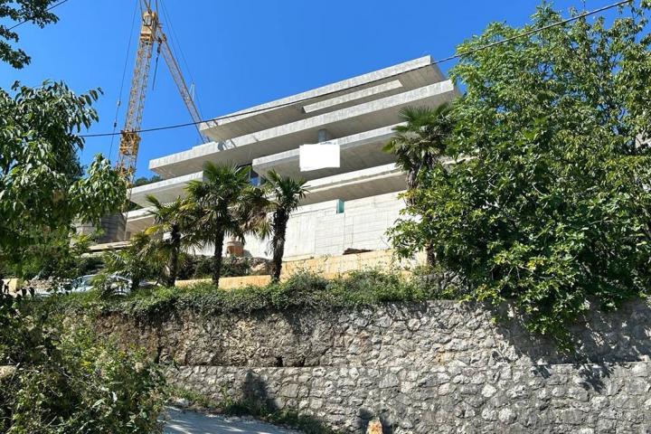 Opatija, dvosoban stan s pogledom na cijeli Kvarner, NKP 56, 84 m2