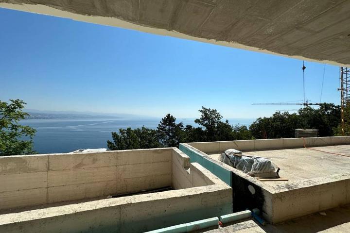 Opatija, dvosoban stan s pogledom na cijeli Kvarner, NKP 56, 84 m2