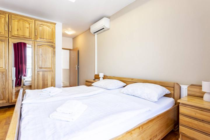 Trogir, prekrasan hotel 2. 408, 84m2 sa pogledom na more