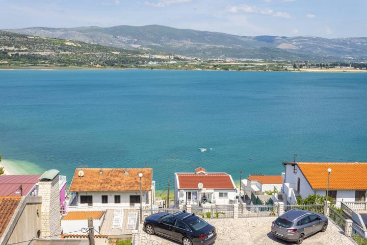 Trogir, prekrasan hotel 2. 408, 84m2 sa pogledom na more