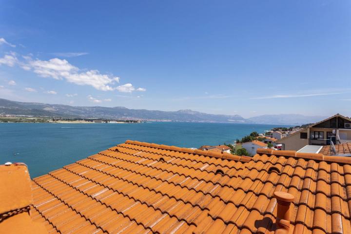 Trogir, prekrasan hotel 2. 408, 84m2 sa pogledom na more