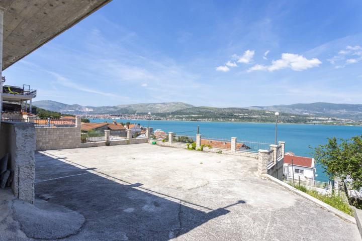 Trogir, prekrasan hotel 2. 408, 84m2 sa pogledom na more