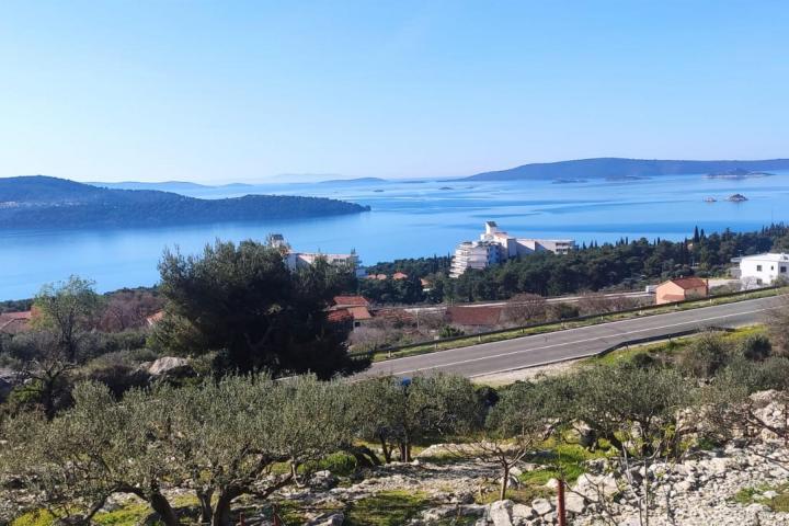 Trogir, Seget Donji, atraktivno građevinsko zemljište površine 3000 m2